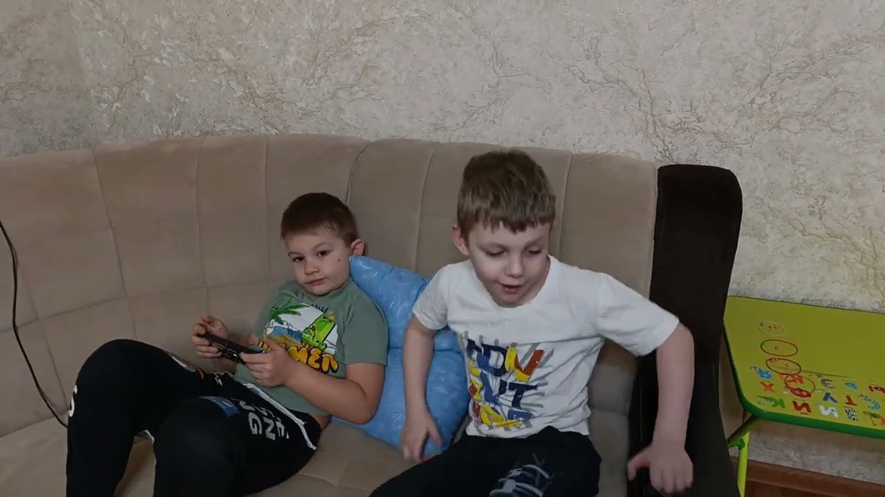 У нас сегодня весело!))Купили обновку...