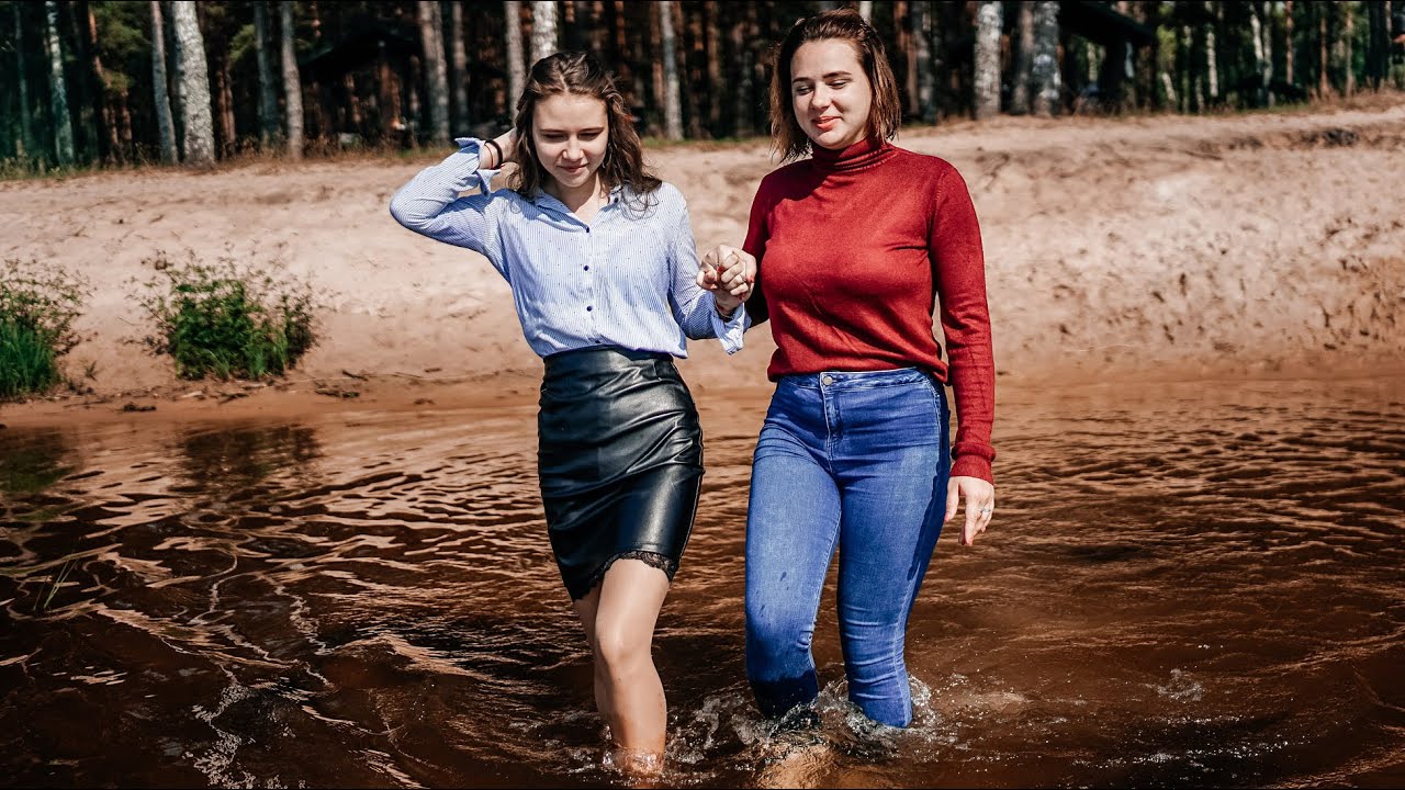 DON'T MISS! BEAUTIFUL GIRLS GET WET IN THE RIVER WITH THEIR CLOTHES ON [WETLOOKER ID: mg-227-group]