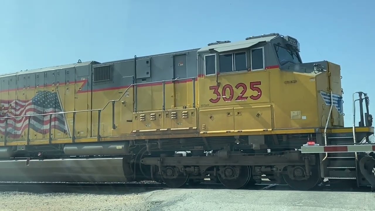 ST70AH LEADER and a LEAKING HOPPER - Trains from 022226