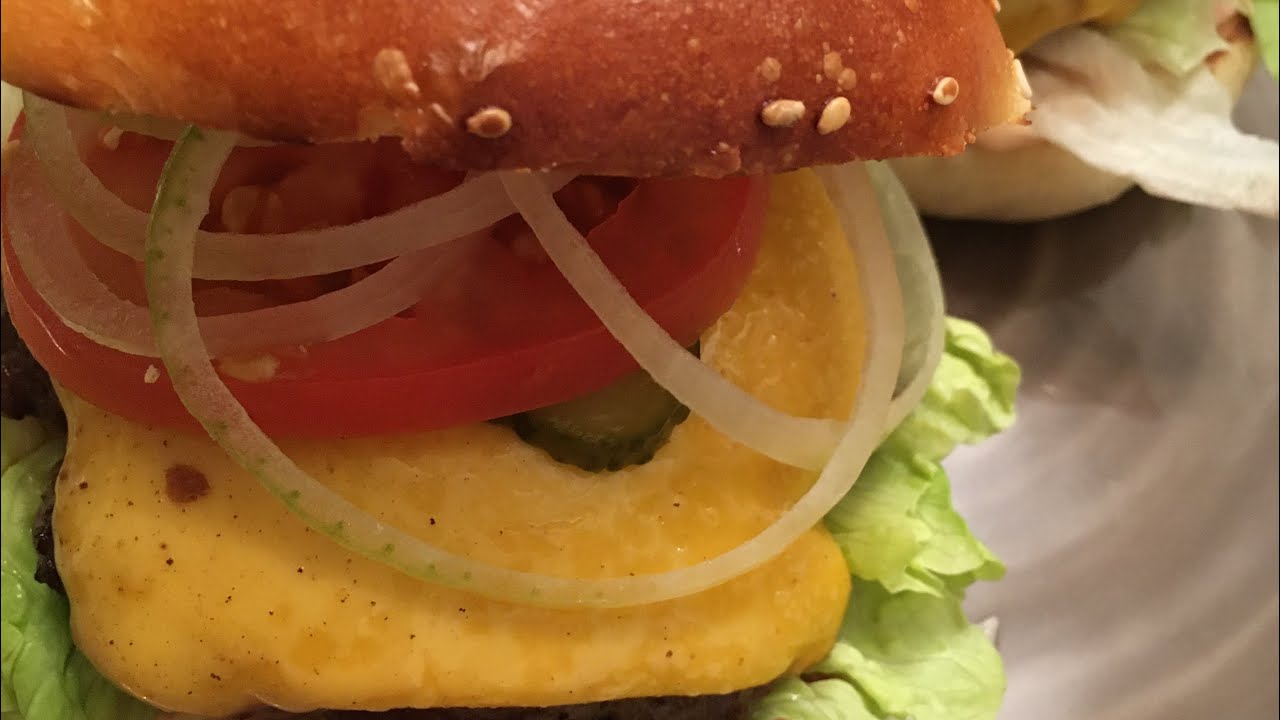 ئامادەکردنی خۆشترین ھەمبەرگر/ Hamburgare 💯👌🍔