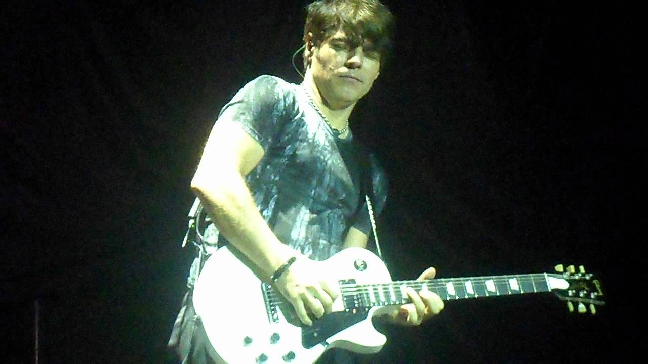 PAOLO CARTA Y SUS RASQUEOS DE GUITARRA. CARACAS, VENEZUELA 02.02.2012