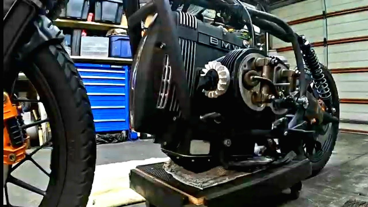 BMW R100 valve clearance adjustment on my cafe racer  / bobber project. First time adjusting valves