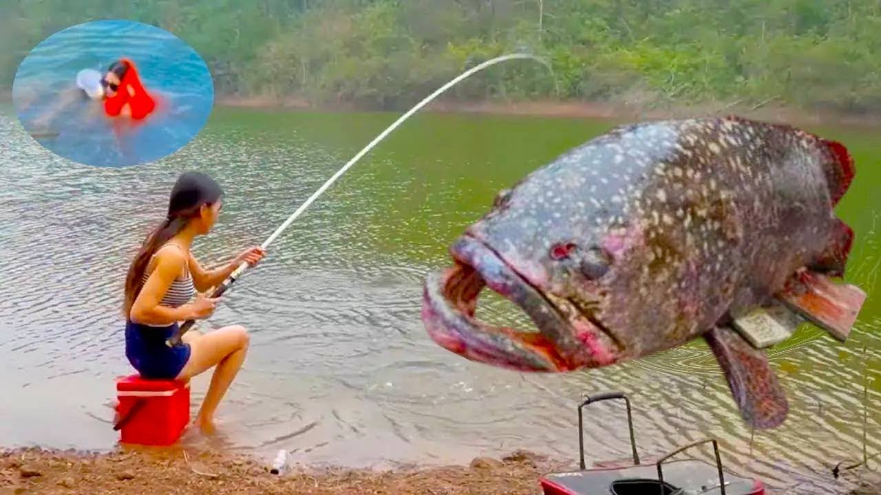 美女帶著擺地攤賣西瓜的大哥去釣魚，今天這場魚釣的太驚險了，差點讓大鱼拖進水裡！【女钓友微微】#钓鱼