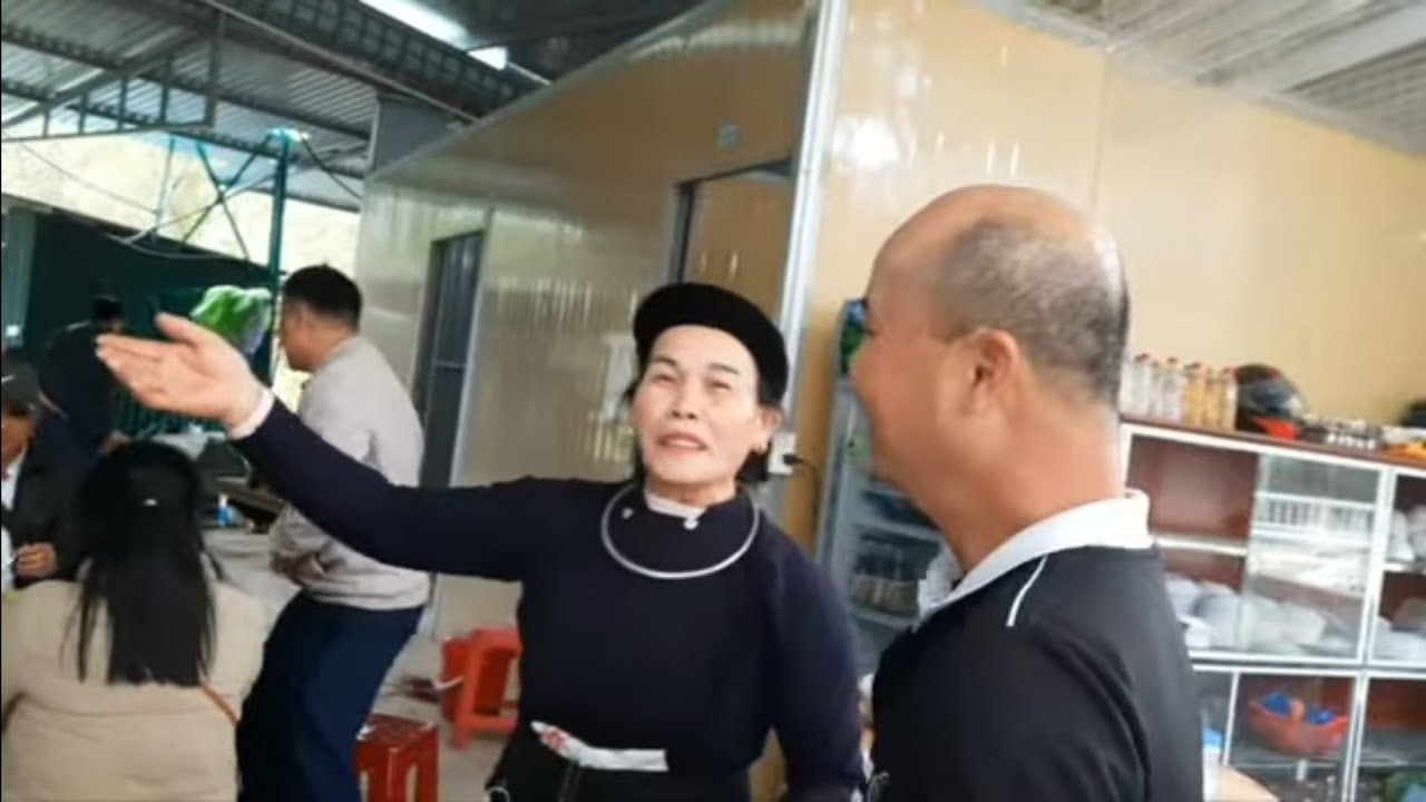 Đi chùa sùng phúc hạ lang.vào quán Nông Hót nhà hàng là đây.gặp anh em bác  bá lời hay chúc mừng.