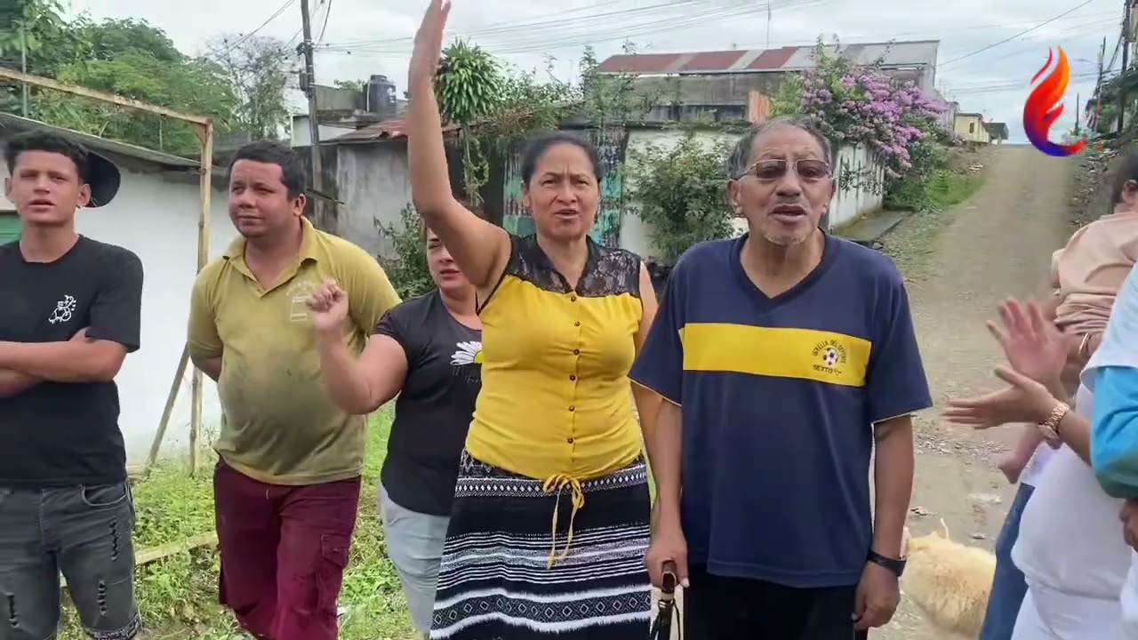 Colapso vial deja camión atrapado y en alerta a vecinos de la coop. Víctor Manuel López