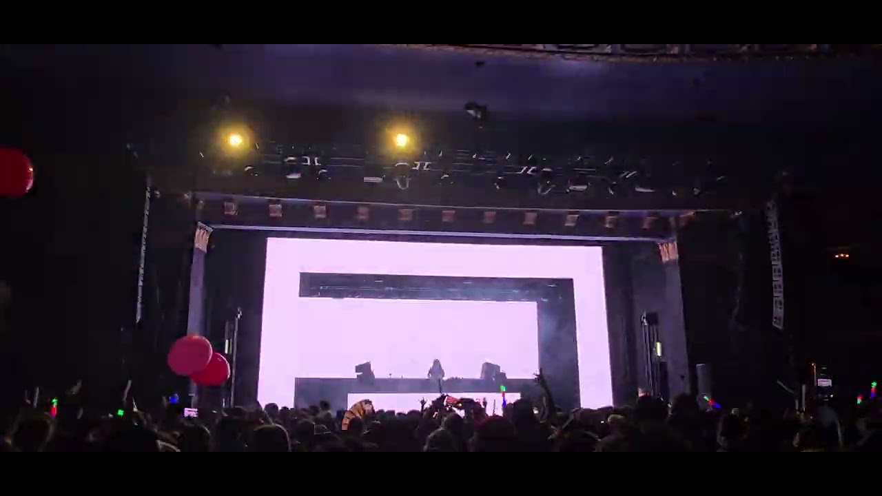 Sullivan King NYE - Smack Talk Remix Mashup At The Rave Milwaukee 2025-2026
