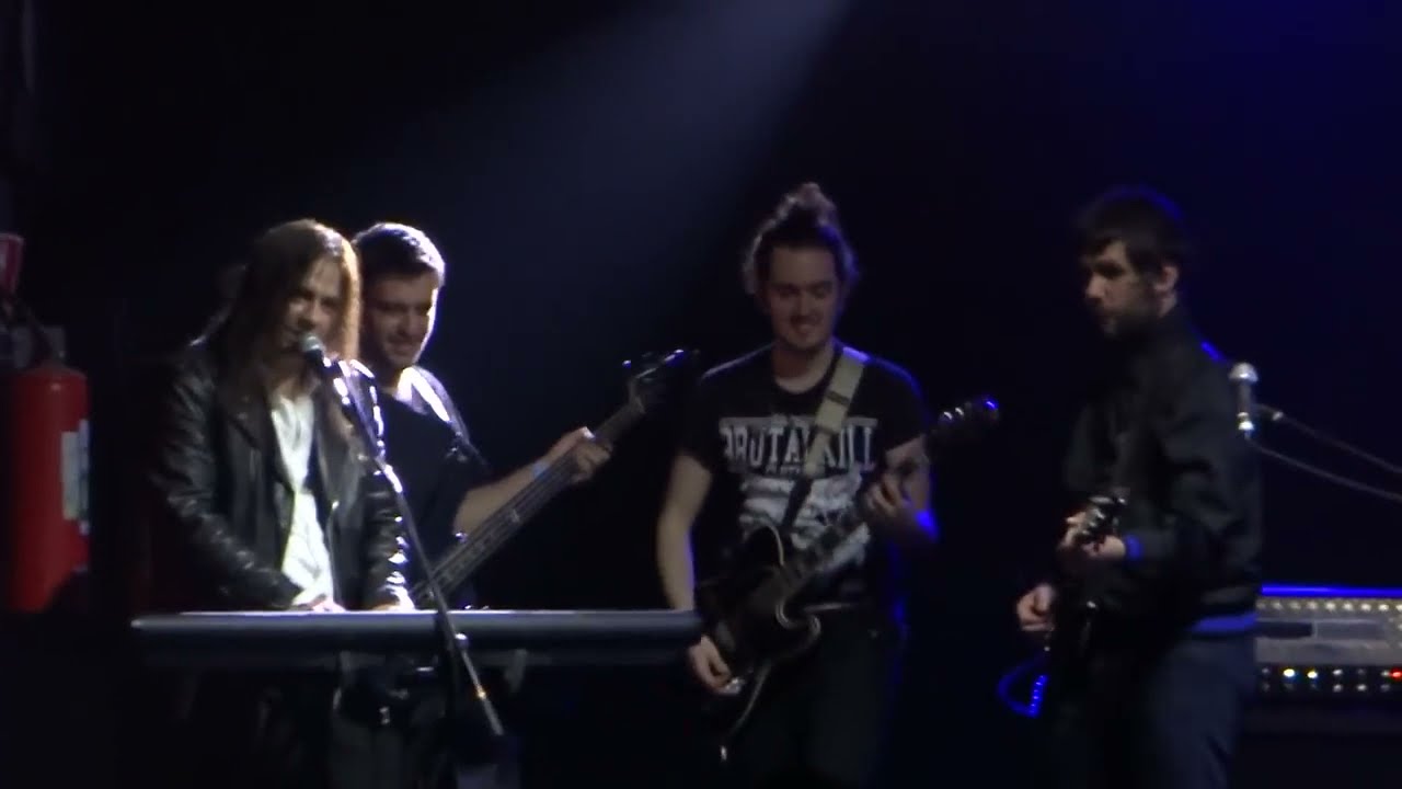 Who Wants To Live Forever Andre Matos