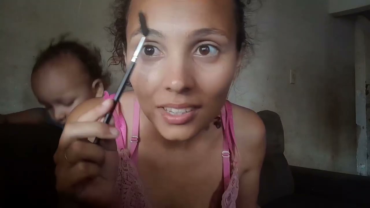 Olá  pessoal ,hoje fiso uma maquiagem básica ,e fui ao mercado 😉😊