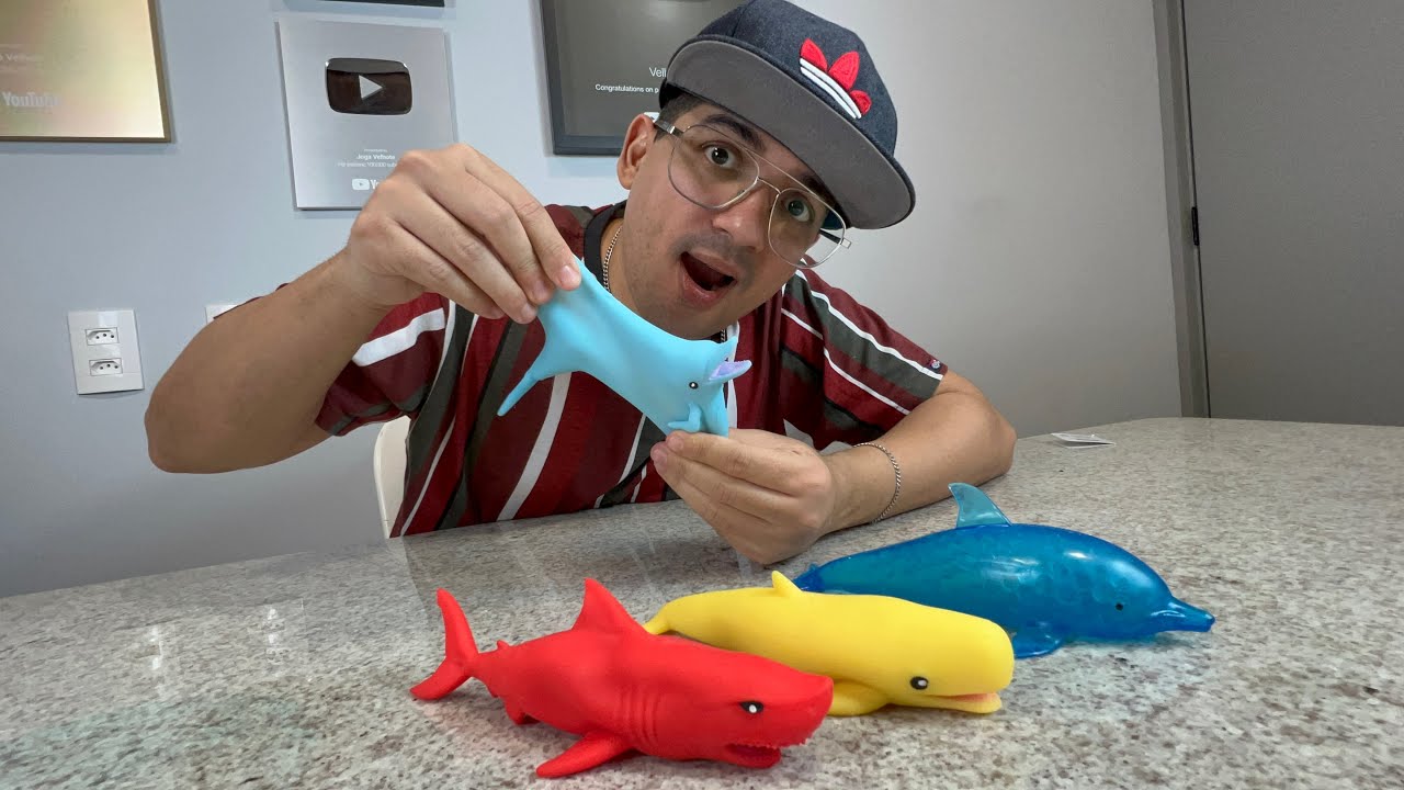 TESTANDO ANIMAIS AQUÁTICOS PEGAJOSOS QUE ESTICAM MUITO!!