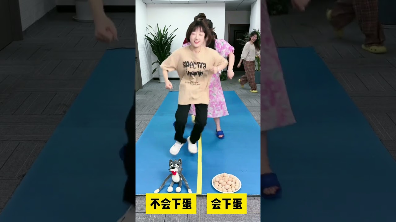 反应力挑战，哈哈太搞笑了#办公室游戏 #肢体协调性 #反应力 #看一遍笑一遍