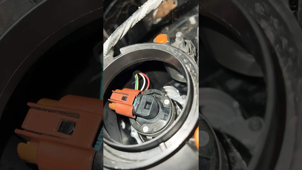 Toyota Auris Hybrid 2014 #фара #лампочкидляфар #hir2 #легкийремонт #шорты #инструкция #tmm #toyot...