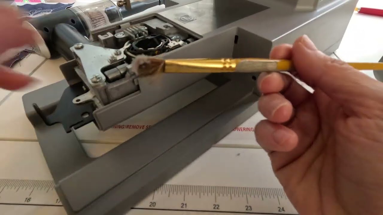 How to Clean and Oil a Singer Heavy Duty Sewing Machine | Maintenance Tutorial