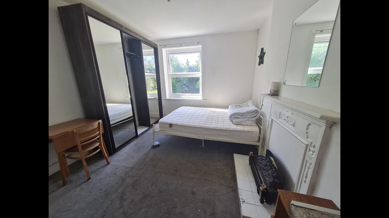 A bedsit/studio flat available to rent near North Ealing Tube Station