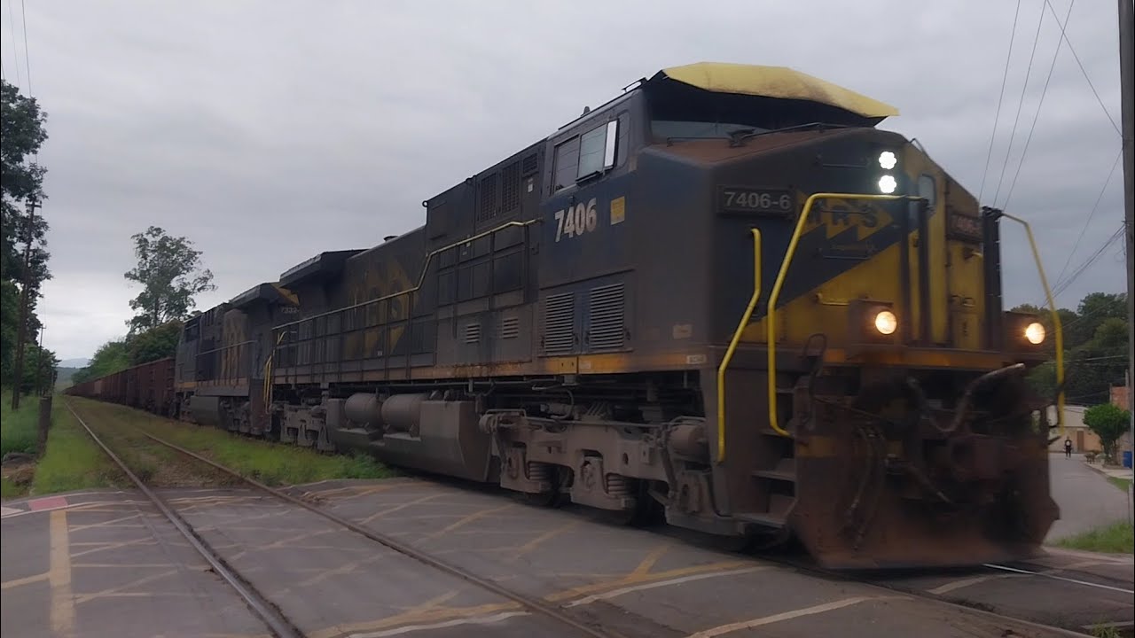 (A última AC44i da MRS #7406 fabricada na Wabtec) liderando minério carregado para Itaguaí, RJ.