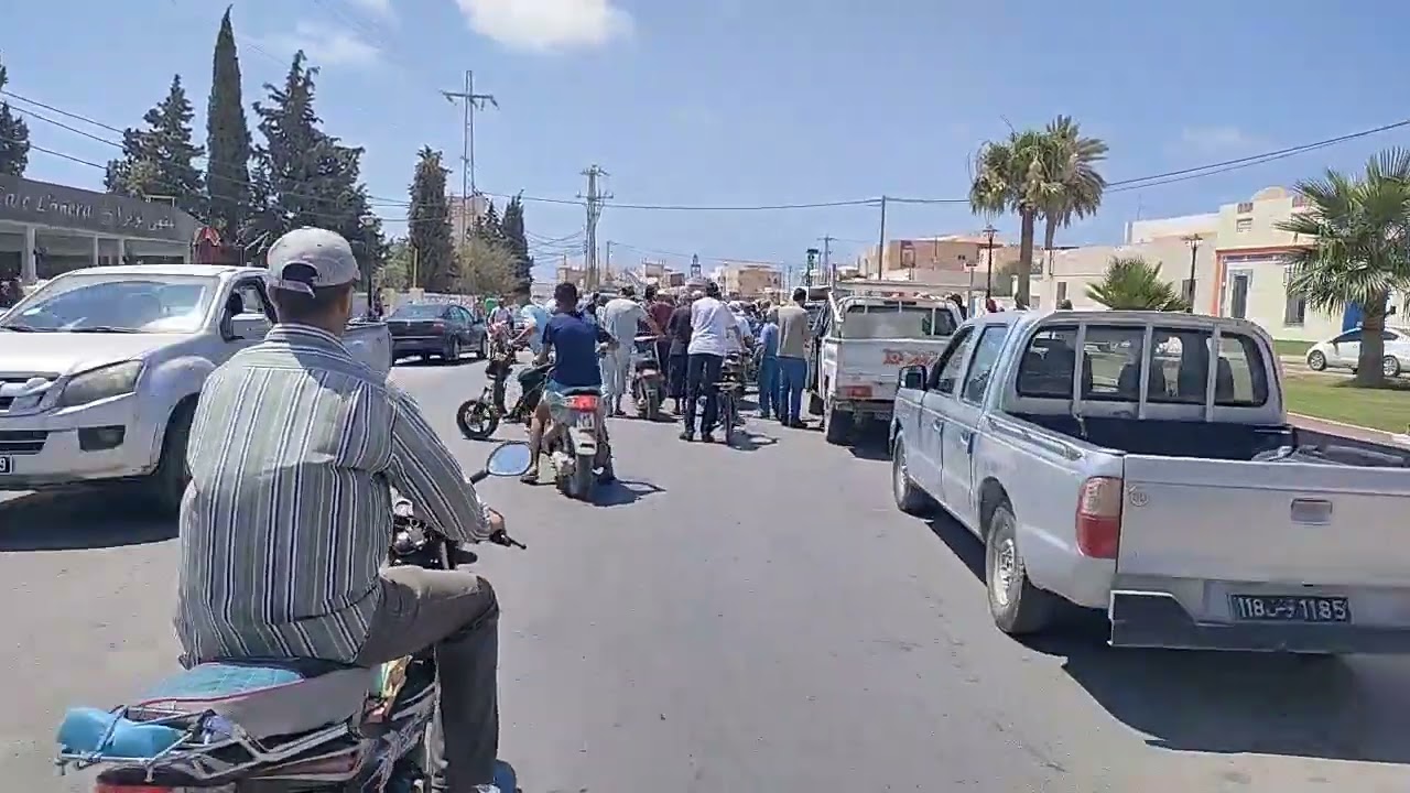 صفاقس: أهالي المحرس يحتجون رفضا لإنشاء وحدة لمعالجة النفايات