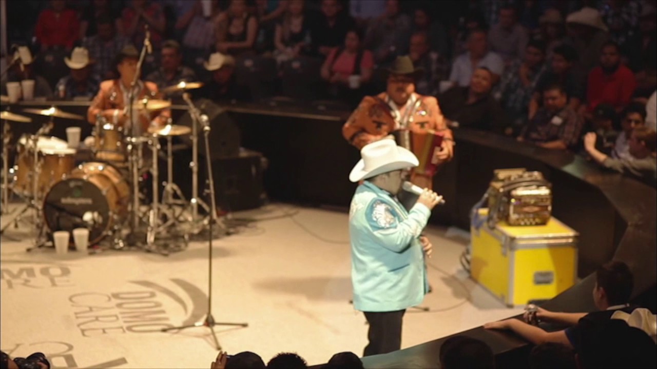 Los Traileros del Norte en Vivo / No Te Paniquees ( Video Oficial )