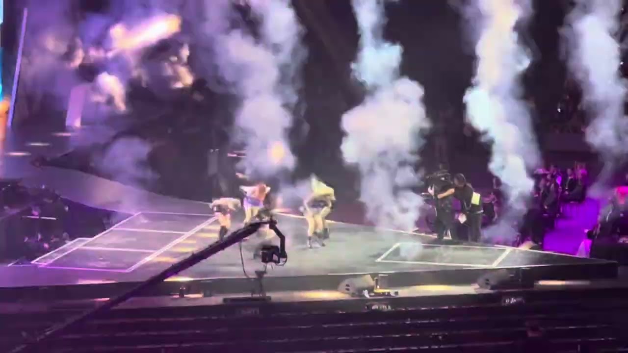 Le Sserafim FanCam @ AAA