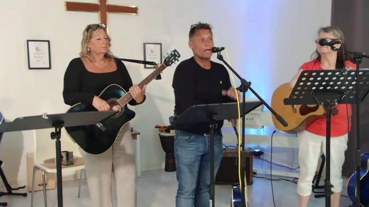 29 / 6 - 2024 Torbjörn Hallden spelar och sjunger Kalle Petersson förkunnar Ordet