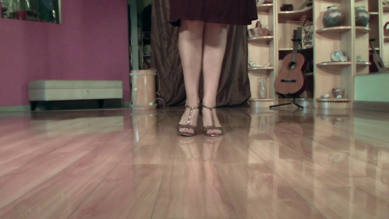 Argentine Tango follower's technique 1: Posture and change of weight