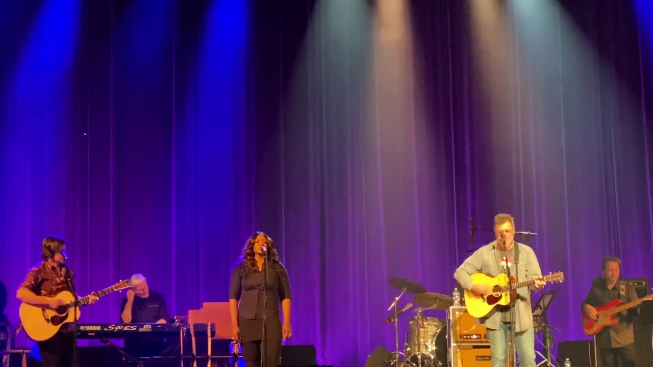 Look at Us and When I Call Your Name - Vince Gill Louisville 2019