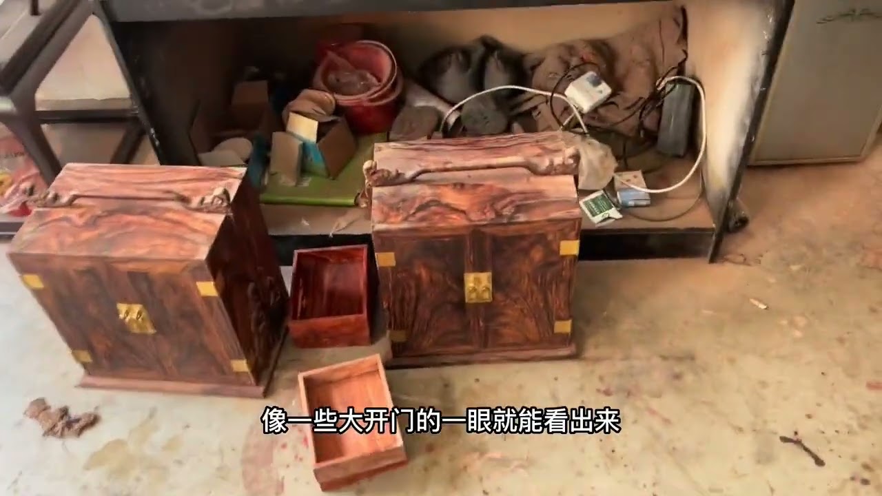 分辨红木只看颜色和纹理是错误的，书面知识那是纸上谈兵！#红木家具# 传承千年的榫卯结构# 红木 #交趾黄檀