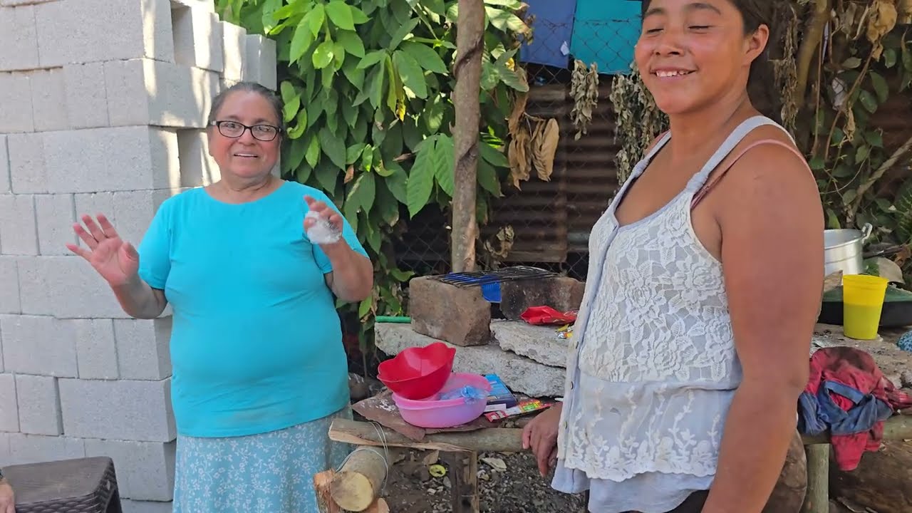 El Grupo De Mr. Charly Quedaron Impresionados Al Ver La Visita De Doña Maribel