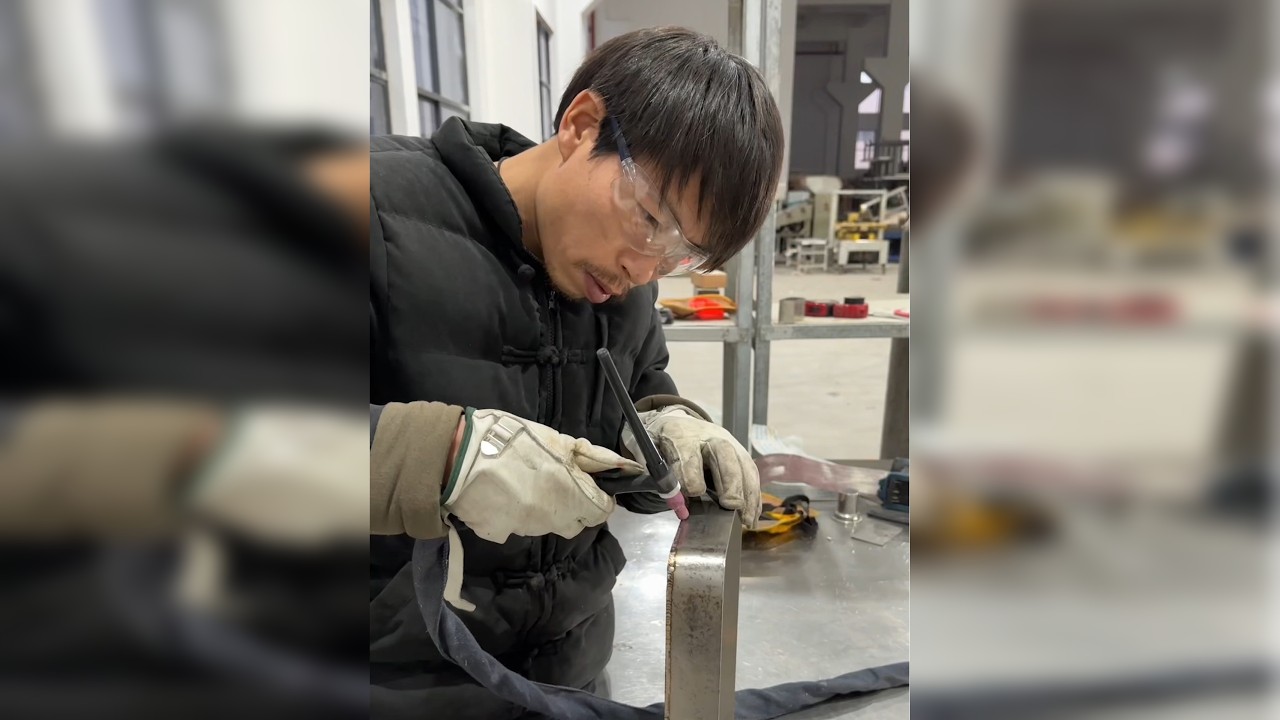#我的乡村生活 #乡村守护人 自制了一个“震撼世界”的烧烤炉，完美