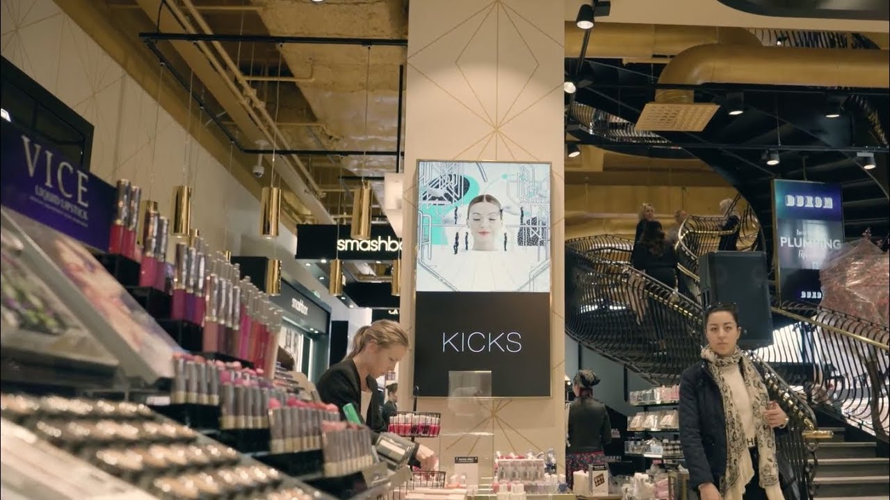 KICKS Flagship Femman, G&ouml;teborg, digitala sk&auml;rmar