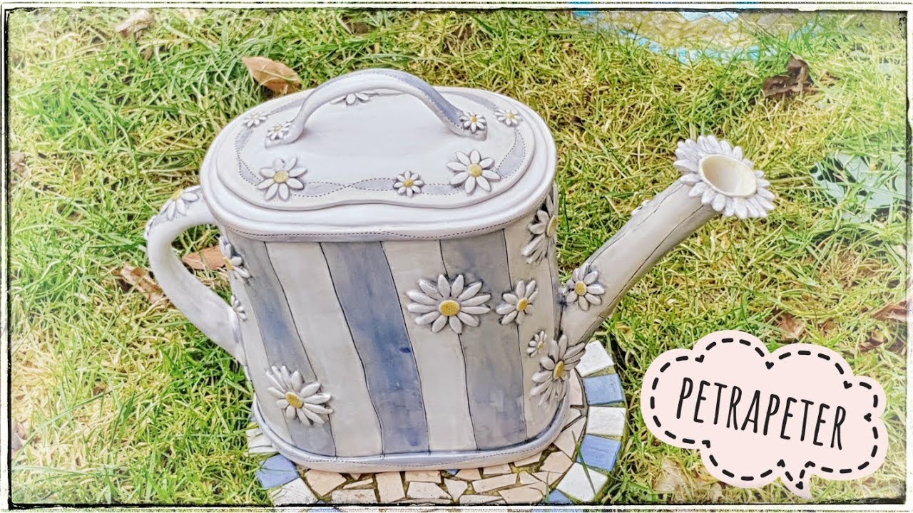 Töpfern ohne Scheibe: Gänseblümchen-Gießkanne 1/2