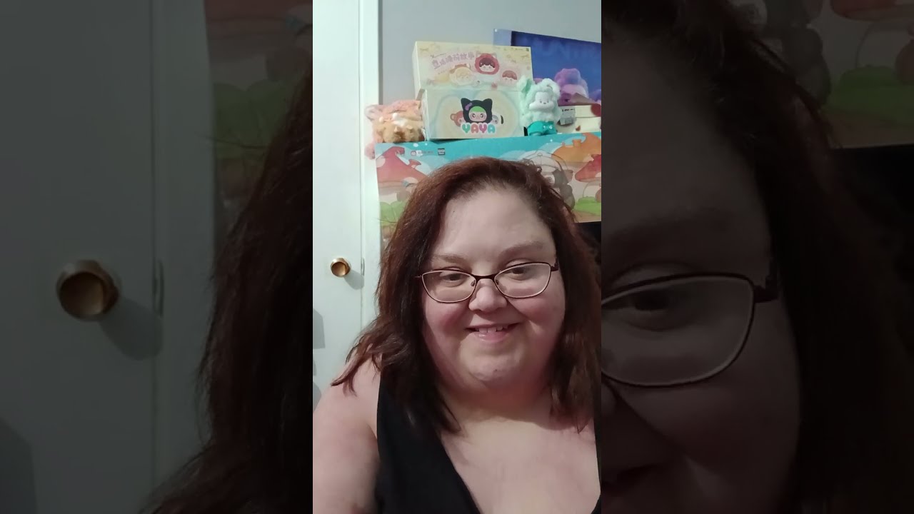 SARA SPILLS UNBOXING NOMMI BEAR