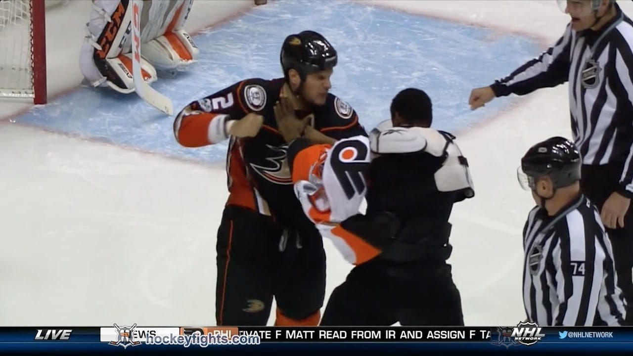 Wayne Simmonds vs Kevin Bieksa Jan 1, 2017