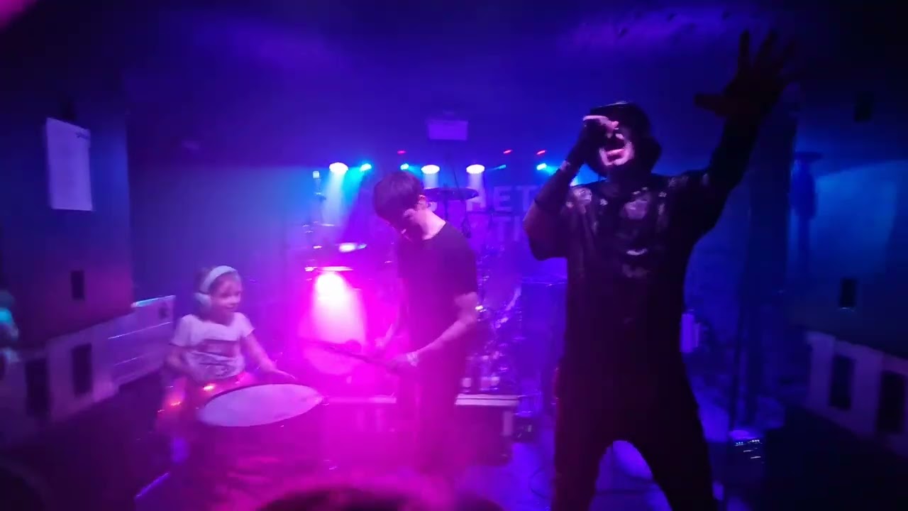 Aesthetic Perfection feat. Isaac Howlett - Love Like Lies - Budapest, 2023.05.09. Robot