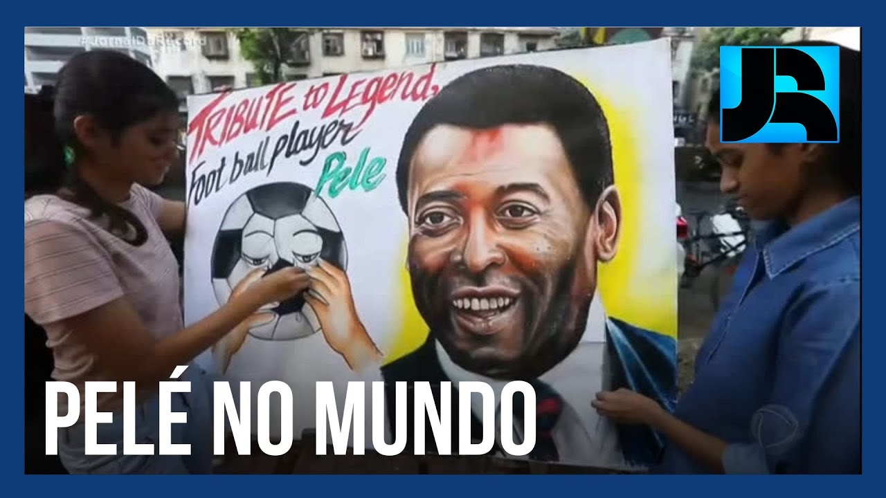 Em todo o mundo, torcedores, jogadores e a imprensa homenageiam Pelé