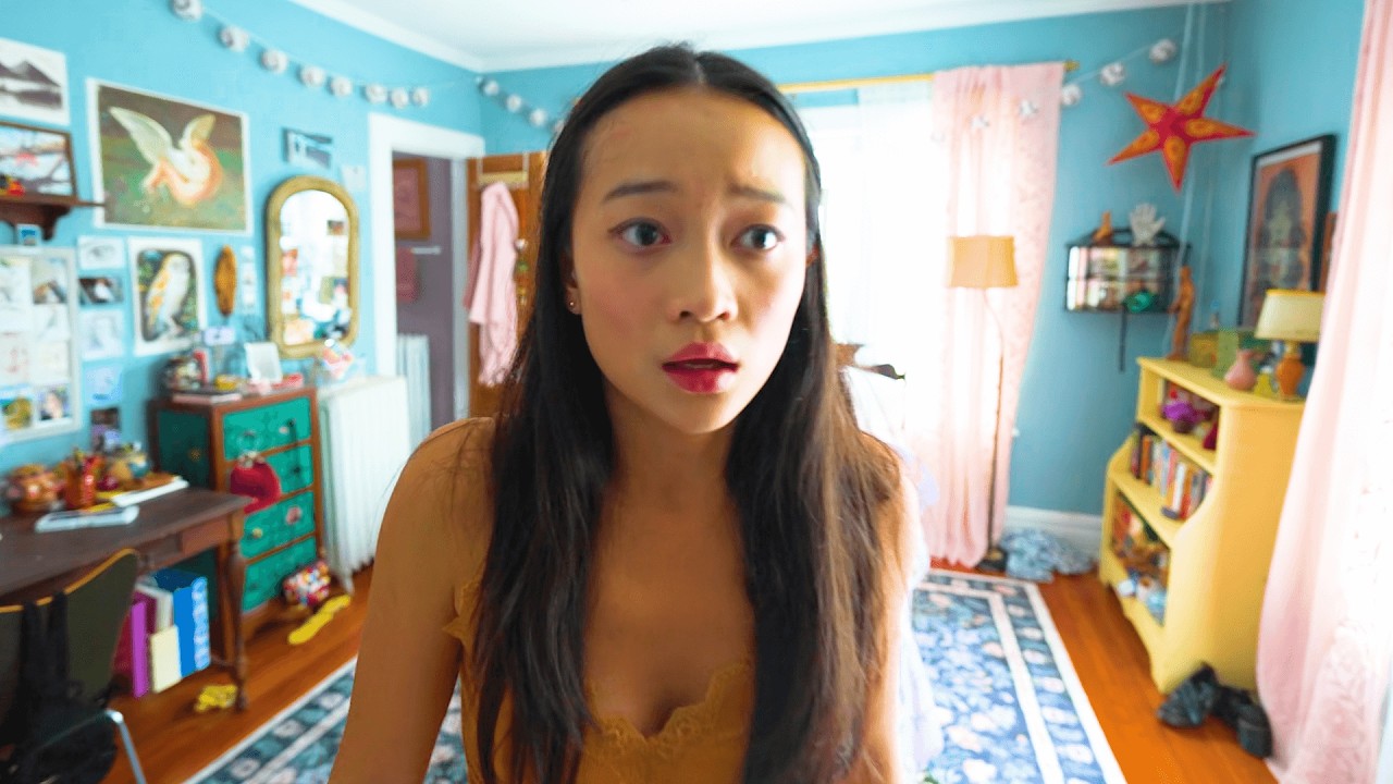 Rodina Se Nastěhuje do Nov&eacute;ho Domu, Kde se Skr&yacute;v&aacute; Neviditeln&aacute; Př&iacute;tomnost