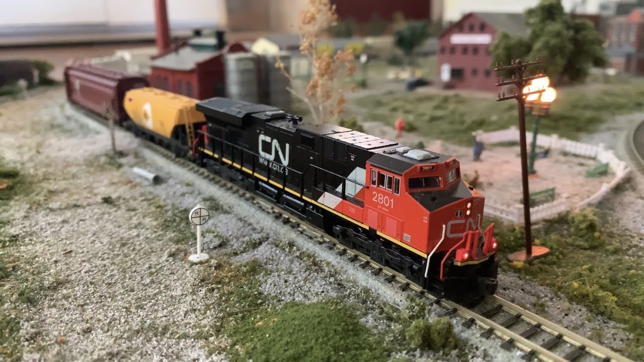 Reviewing KATO&rsquo;s N Scale CN GE ES44AC