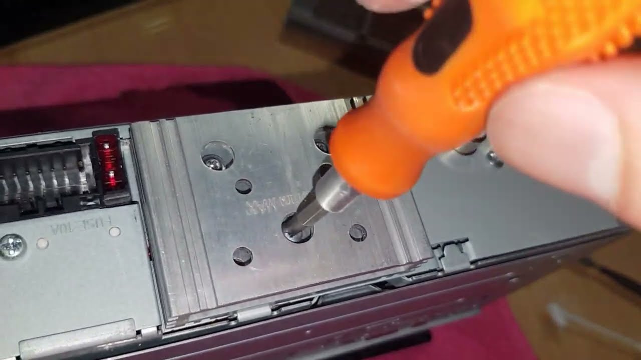 JVC KD-R482 Car media player (thermal paste replacement on MOSFET)