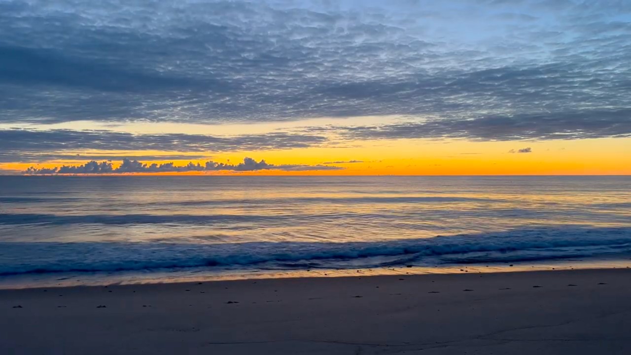 4K Ocean Waves during Real Time Sunrise at Cape Cod Beach | Real Ocean Sounds to Relax and Sleep