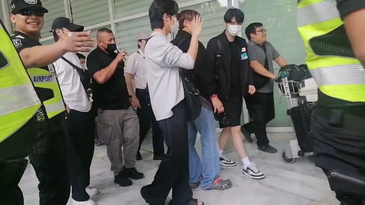 The Rose K-POP Arrival in Manila #dojoon #kimwoosung #jaehyeong #hajoon