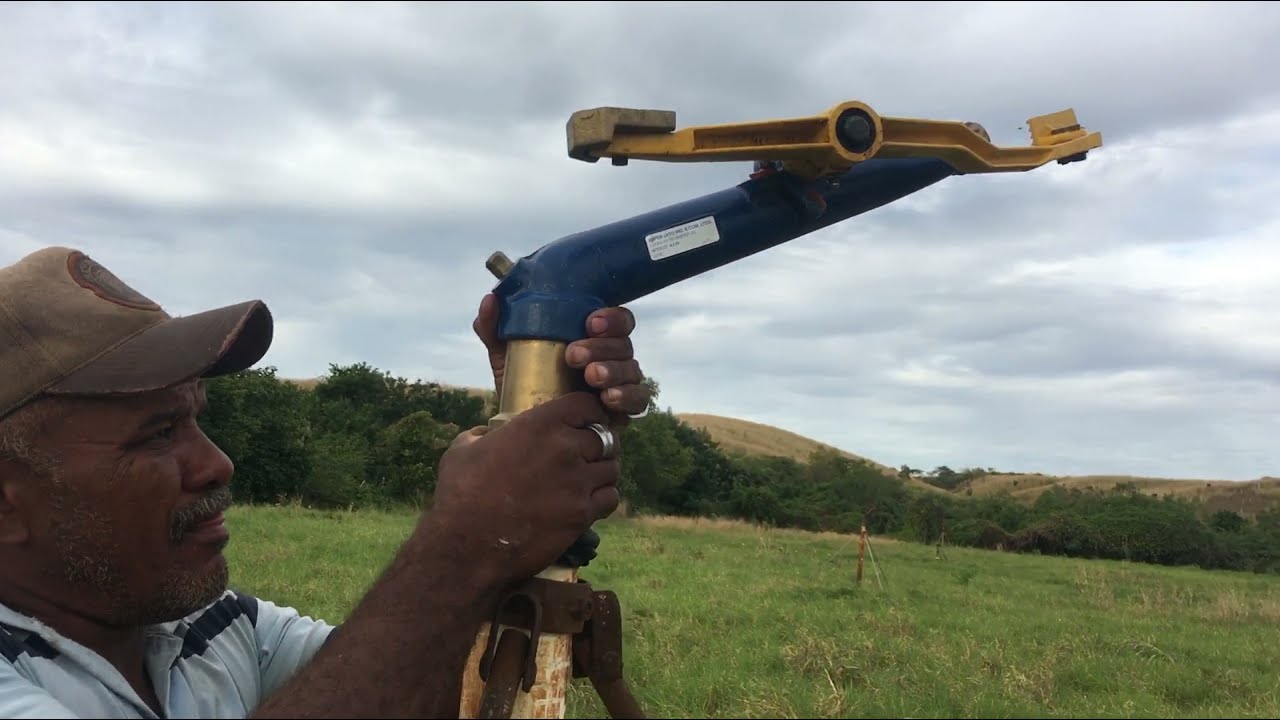 Irrigação com 2 canhões Asperjato AJ 25 na grama Tifton 85