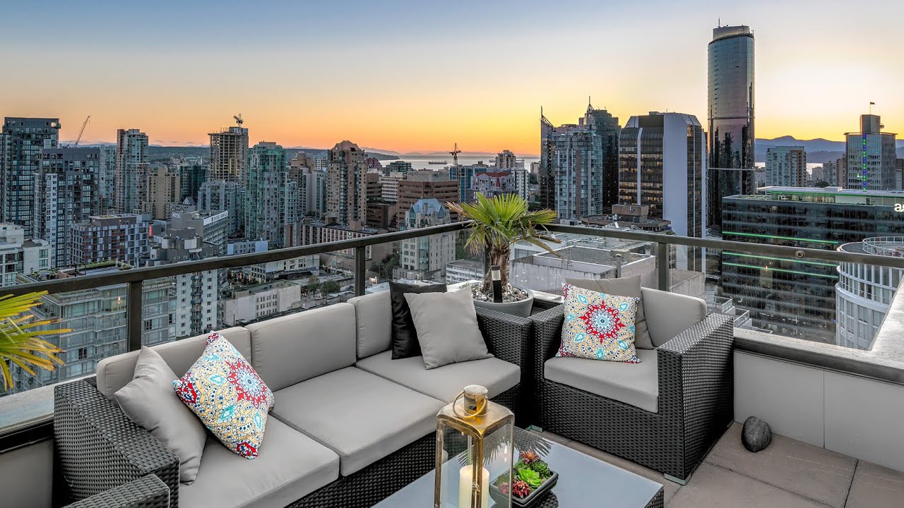 Stunning Luxury Penthouse with Breathtaking City Views | Downtown Vancouver | Urban Living