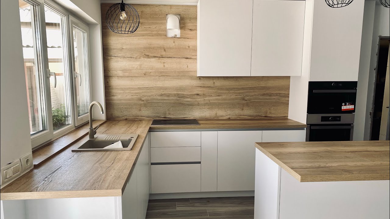 Montaj Mobilier de bucatarie realizat din Pal Alb Alpin, Stejar Halifax Natur