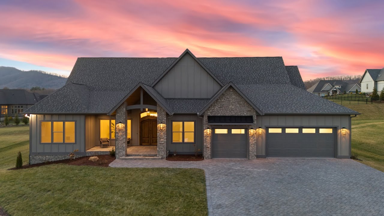 766 Daniel Circle Dr, Mills River, NC 28759