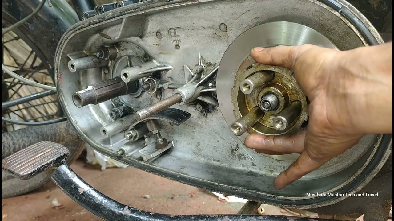 Diesel Bullet clutch centre changing || old Bullet clutch centre changing ||