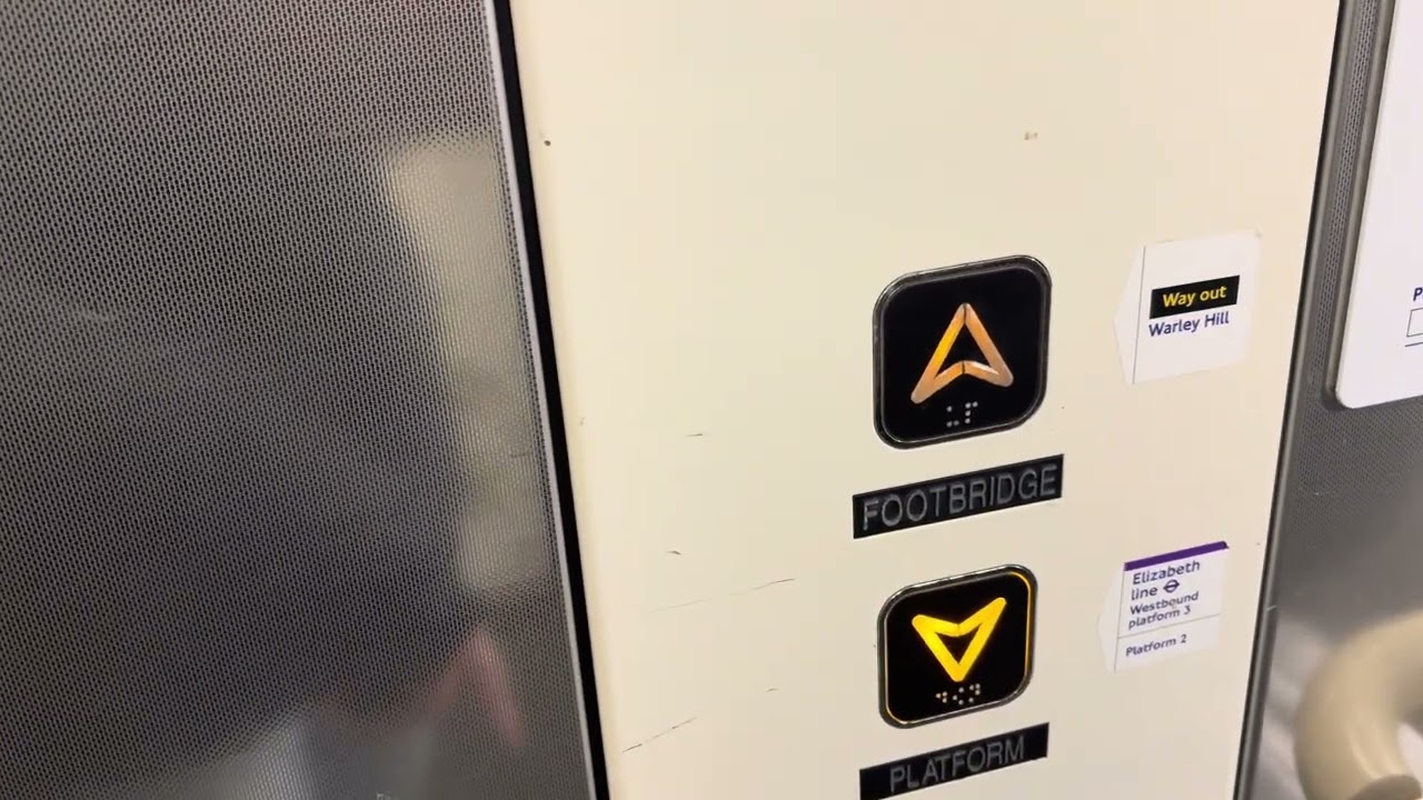 Oakland lift at Brentwood Station