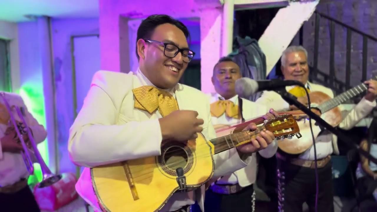 El mono de alambre/Mariachi Galeana Autores: Marco Flores y la banda Jerez/ Ricardo Rentería.