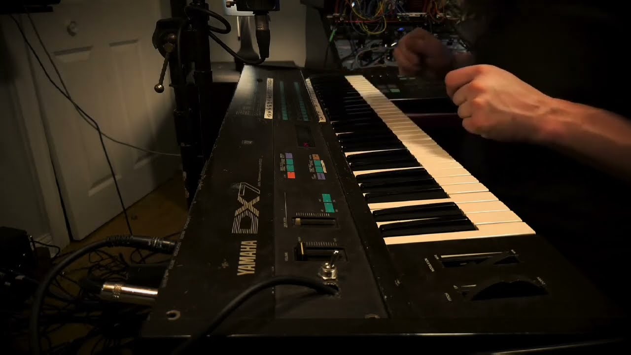 The Yamaha DX7! The synth that defined the sound of 80s music. Overview, Sound Demo, Famous Songs.