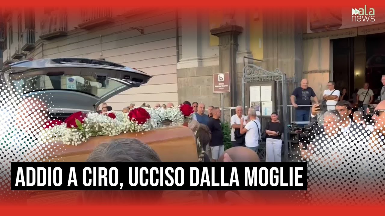 Napoli, ucciso dalla moglie: i funerali di Ciro Rapuano