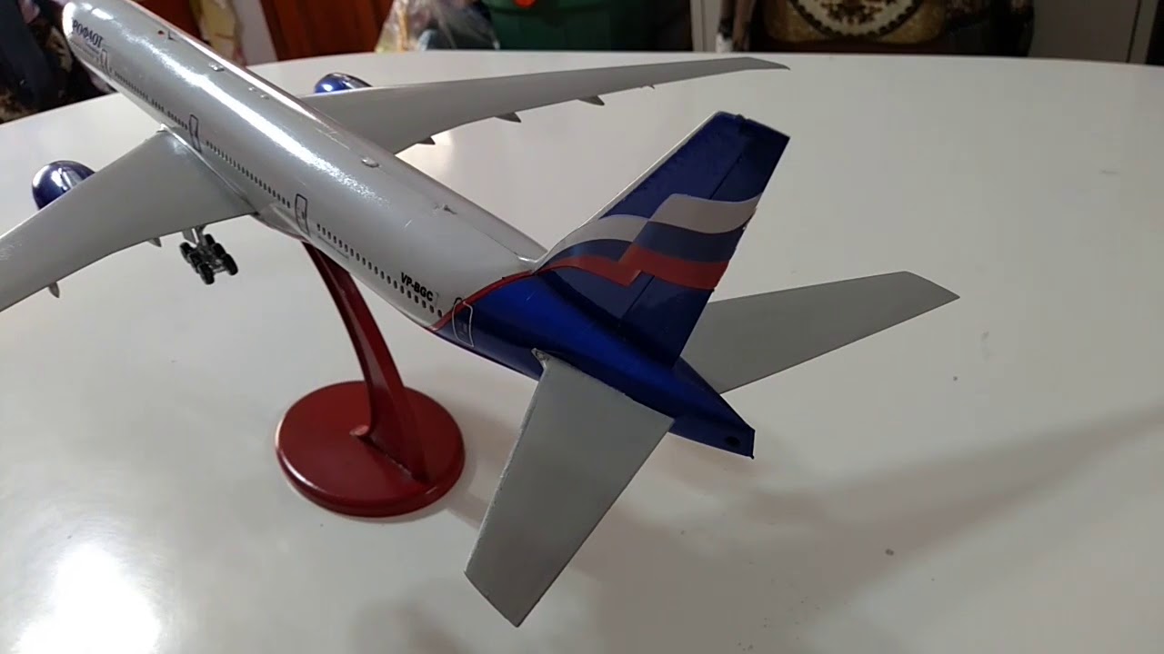 Revell: BOEING 777-300er AEROFLOT 1/144