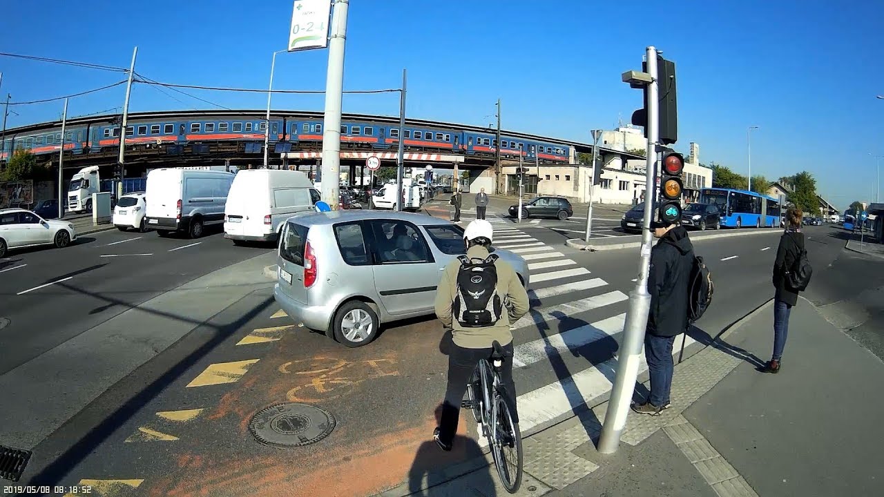 Balra n&eacute;zek, jobbra n&eacute;zek, ha nem j&ouml;n semmi, &aacute;tmegyek - RLJ