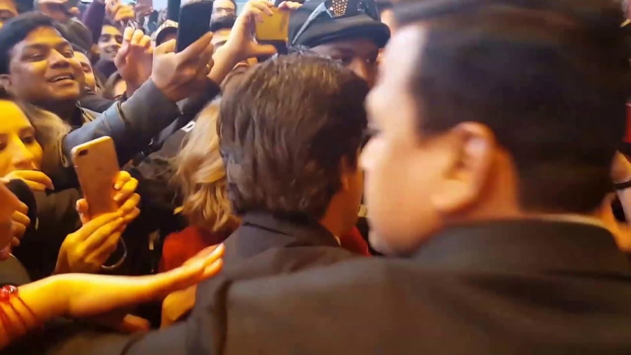 Shahrukh Khan in San Francisco I shake hand him